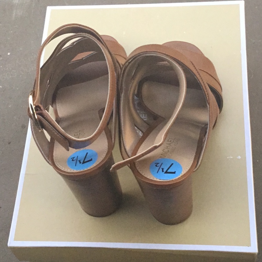 Michael Kors heel shoes - Picture 3 of 8